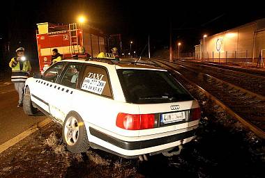http://www.suzukibandit.cz/openforum/uploads/3046_3842913_most_louny_dopravn__nehoda_st_et_aut_koleje_hasi_i_policie_z_sah_denik-380.jpg